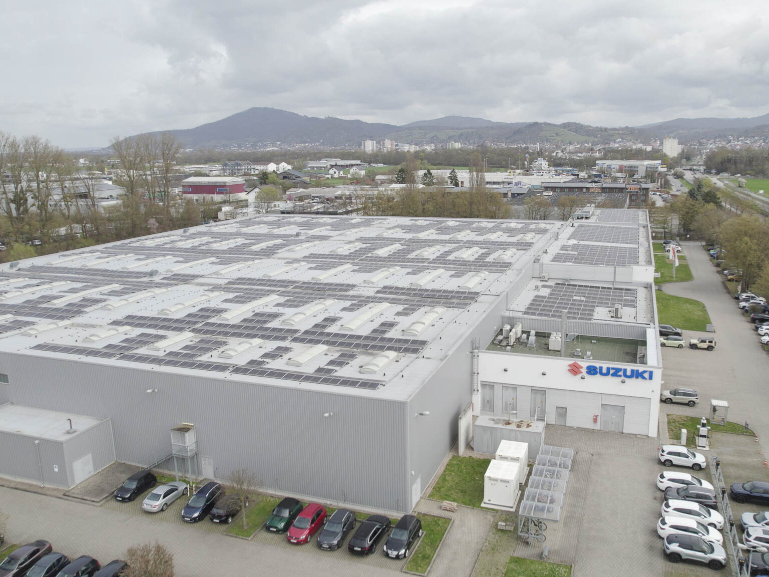 Zufahrt zum Suzuki Firmengelände von oben