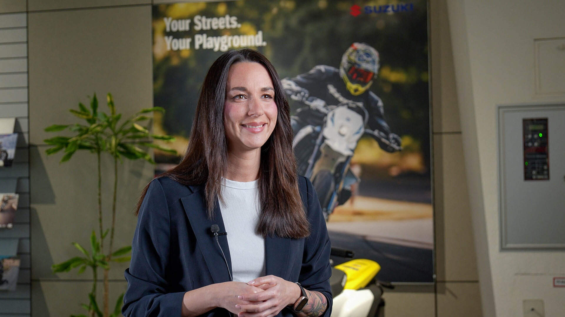 Mitarbeiterin aus dem Office im Interview