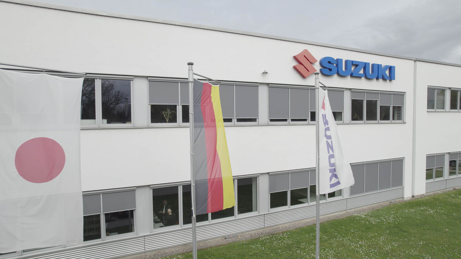 Fassade des Suzuki Firmengebäudes
