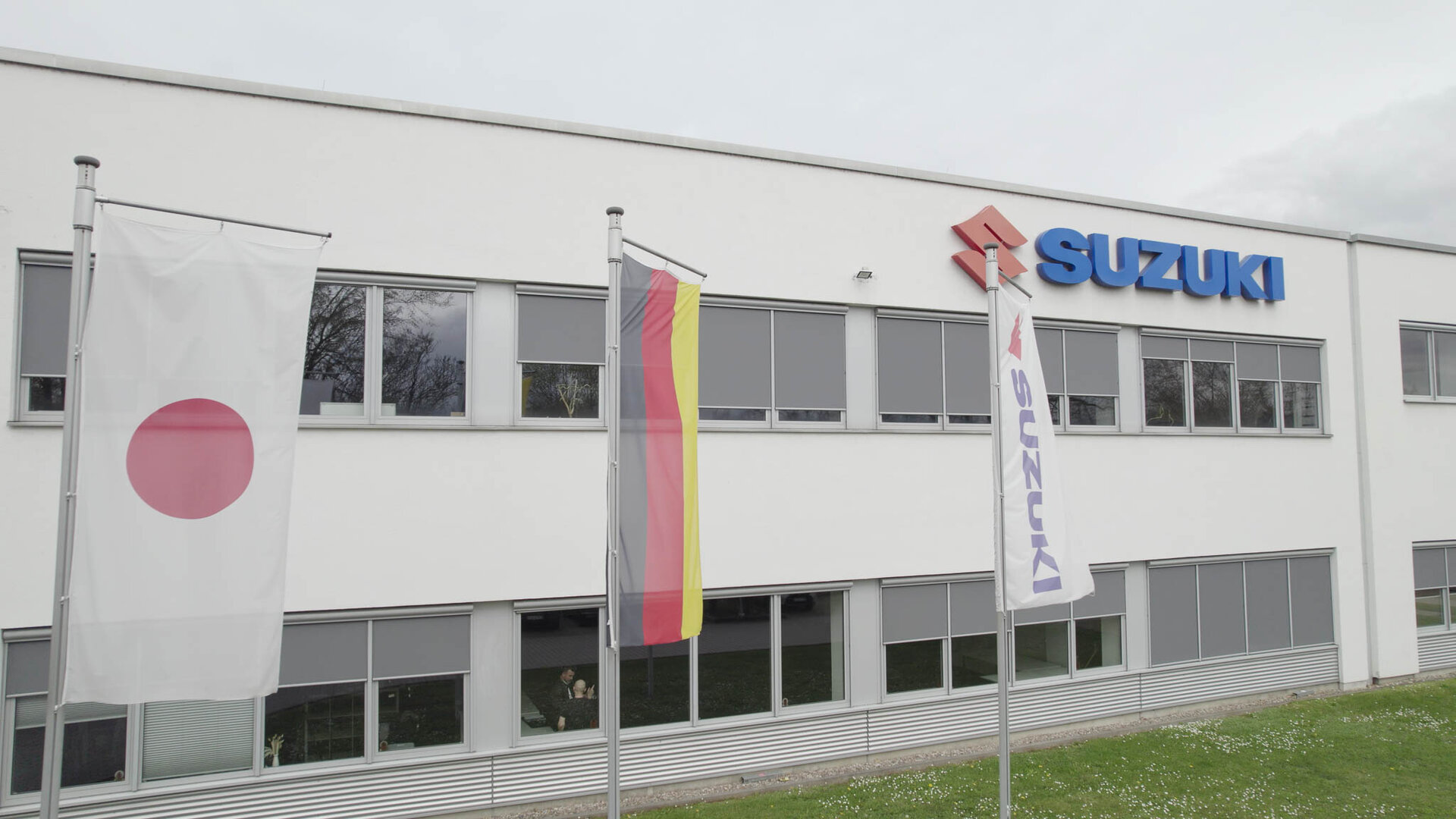 Fassade des Suzuki Firmengebäudes