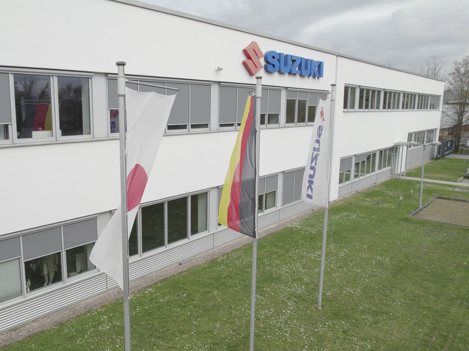 Fassade des Suzuki Firmengebäudes
